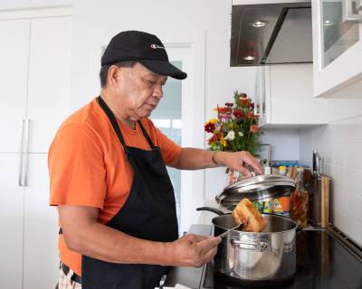 JESSICA LEE / WINNIPEG FREE PRESS
                                Agustin Doming enrolled in culinary school in the ‘90s but put it on the back burner when he became a parent. Now he’s reviving the dream.