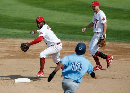 JOHN WOODS / WINNIPEG FREE PRESS
                                Winnipeg Goldeyes’ Raul Navarro (3) makes the catch at second and then throws to first for the double play against Sioux Falls Canaries’ Aaron Takacs (10) in Winnipeg.