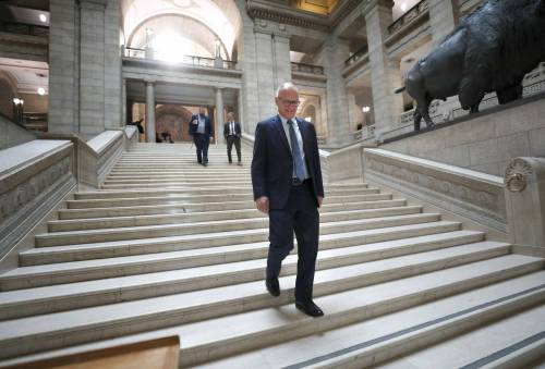 Incoming Winnipeg mayor Scott Gillingham went to the Manitoba Legislative Building on Thursday to meet the premier. (Ruth Bonneville / Winnipeg Free Press)