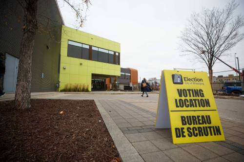 MIKE DEAL / WINNIPEG FREE PRESS A voter heads into the voting station at the Youth for Christ building, 333 King Street, early Wednesday morning to take part in Winnipeg’s civic election. 221026 - Wednesday, October 26, 2022.