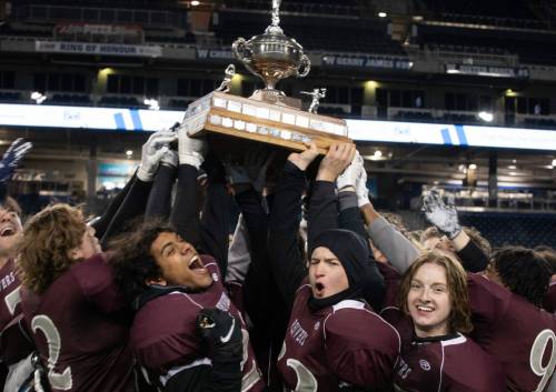 JESSICA LEE / WINNIPEG FREE PRESS
                                The Kildonan East Collegiate Reivers celebrate their division three finals win at IG Field on Wednesday after defeating the Dryden Eagles.