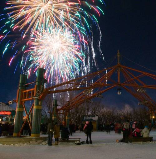 DAVID LIPNOWSKI / WINNIPEG FREE PRESS FILES
                                (December 31, 2009) People enjoy the New Year’s Eve fireworks display at The Forks Thursday night.