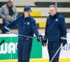 John Woods / THE CANADIAN PRESS files
                                Winnipeg Jets associate coach Scott Arniel (left) talks to head coach Rick Bowness during training camp in September.