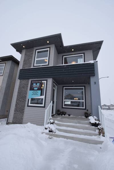 Todd Lewys / Winnipeg Free Press
                                The 1,665 square-foot, two-storey Drake is proof positive that a mid-sized plan can offer exceptional livability and style.