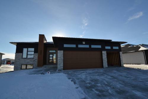 Photos by Todd Lewys / Winnipeg Free Press
                                This large bungalow features an efficient yet elegant design that is perfect for large families.