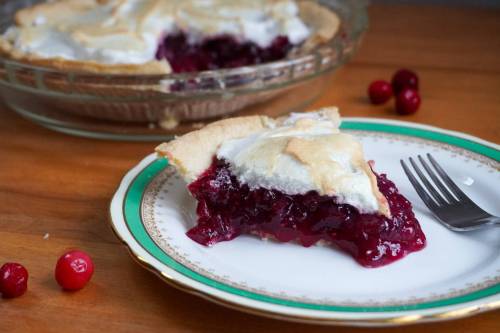 Eva Wasney / Winnipeg Free Press
                                This cranberry meringue pie recipe was published in 1922.