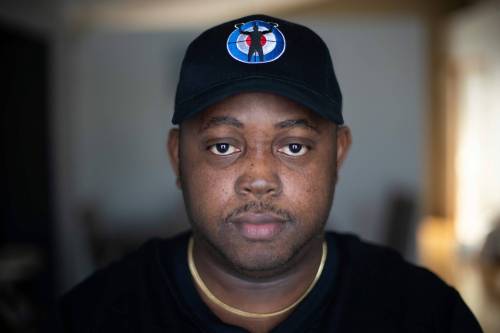 Daniel Crump / Winnipeg Free Press
                                Yemi Ajibola, 42, volunteers as the coordinator for the Ironman Outdoor Curling Bonspiel, which takes place every February.