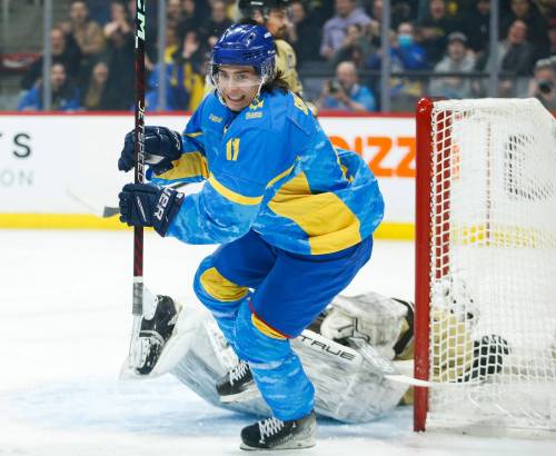 JOHN WOODS / WINNIPEG FREE PRESS
                                Ukraine’s Mykhailo Simchuk celebrates his first-period goal against the U of M Bisons Monday at Canada Life Centre.