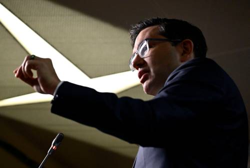 Conservative leader Pierre Poilievre has thrown his support behind Jordan Peterson. (Justin Tang / The Canadian Press files)