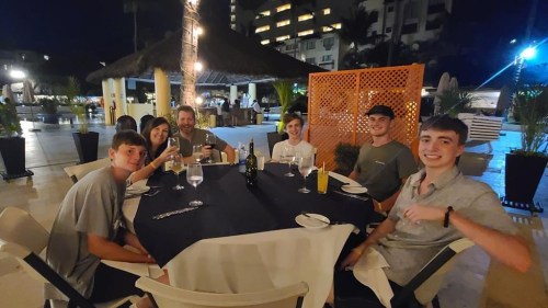 From left to right, Justin Bogdanovic, Shannon Dryer, Victor Dryer, Gabriel Dryer, Nikolas Bogdanovic and Kayden Dryer, in Puerto Vallarta, Mexico. THE CANADIAN PRESS/HO - Victor Dryer **MANDATORY CREDIT**