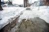 MIKAELA MACKENZIE / WINNIPEG FREE PRESS
                                The mounds of ice and snow that can bury sidewalks in winter too often put people with mobility issues at risk of isolation or dangerous slips and falls, multiple delegates told council&rsquo;s public works committee on Tuesday.