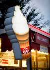 JOHN WOODS / WINNIPEG FREE PRESS
                                The BDI sign adheres to a midcentury design style known as Googie.