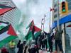 Protesters met outside the U.S. consulate in Winnipeg at 201 Portage Ave. Saturday to call for an immediate ceasefire in the Gaza Strip. (Gabrielle Piché / Winnipeg Free Press)