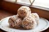 Christmas Snowballs (Eva Wasney / Winnipeg Free Press)