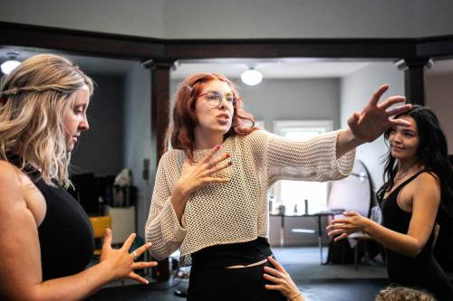 MIKAELA MACKENZIE / WINNIPEG FREE PRESS Rhea Rodych-Rasidescu (centre) and others run through a scene on Thursday, Sept. 12, 2024. An all-woman cast and crew are behind the upcoming Winnipeg Studio Theatre-Rainbow Stage presentation of Miss Shakespeare. For arts story. Winnipeg Free Press 2024