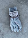 RUSSELL WANGERSKY / FREE PRESS
                                Lost and frozen glove, McPhillips St.