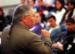 (Phil Hossack / Free Press files) 
Judge Murray Sinclair speaks to students at Sisler High School.