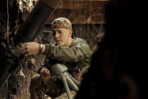 In this photo taken on May 27, 2025 and provided by Ukraine's 24th Mechanized Brigade press service, a soldier prepares a 120mm mortar to fire towards Russian army positions near Chasiv Yar, Donetsk region, Ukraine, Tuesday, May 27, 2025, (Oleg Petrasiuk/Ukraine's 24th Mechanized Brigade via AP)