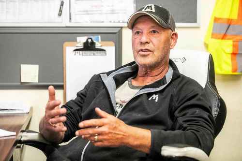 MIKAELA MACKENZIE / FREE PRESS
	
Harley Eagle and his wife, Coun. Judy Eagle, stayed behind in Flin Flon and fed animals that didn’t make the trip with their evacuee owners.