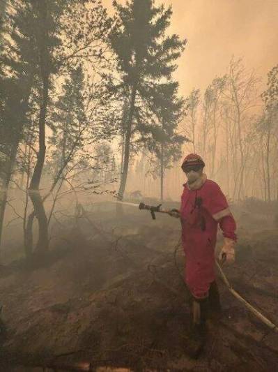 PROVINCE OF MANITOBA
                                Fire crews in Flin Flon on Thursday.