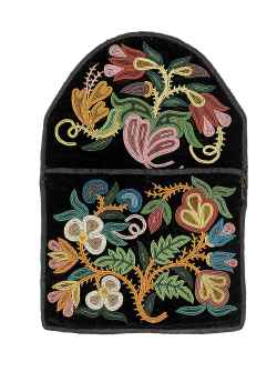 HBC MUSEUM COLLECTION / MANITOBA MUSEUM 
Late 19th or early 20th century beaded wall pocket, unrecorded Anishinaabe artist.