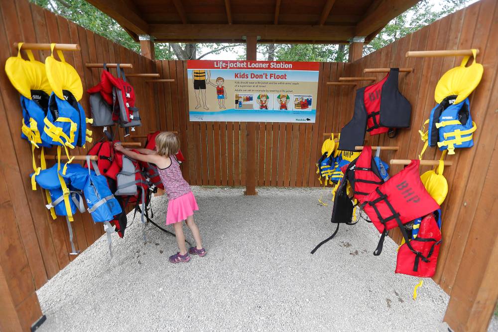 JOHN WOODS / FREE PRESS FILES 
Park-provided life-jackets at Birds Hill Park.