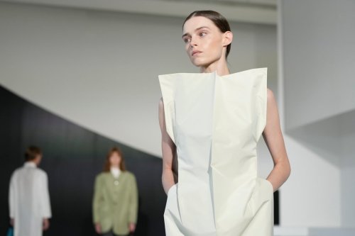A model wears a creation, part of the Jil Sander women's Spring-Summer 2026 collection, that was presented in Milan, Italy, Wednesday, Sept. 24, 2025. (AP Photo/Luca Bruno)