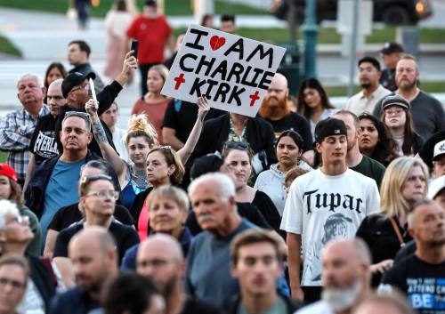 JOHN WOODS / FREE PRESS
Peoplemgather for a vigil in honour of Charlie Kirk at the Manitoba Legilature, Tuesday, September 16, 2025. 

Reporter: ?