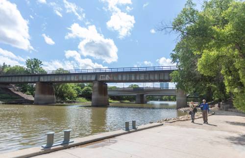 SASHA SEFTER / WINNIPEG FREE PRESS Pedestrians enjoy a sunny day on the riverwalk at The Forks. 190712 - Friday, July 12, 2019.