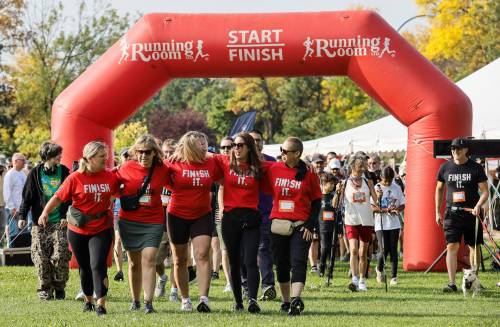 JOHN WOODS / FREE PRESS
                                People take part in the 45th annual Terry Fox Run at Assiniboine Park Sunday.