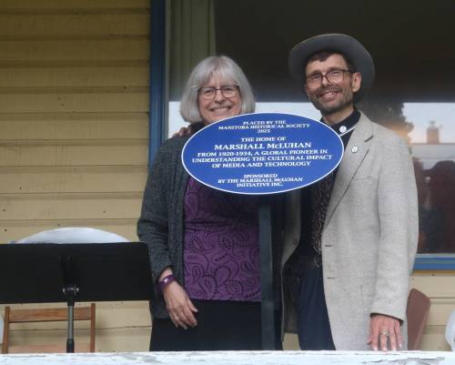 NICOLE BUFFIE / FREE PRESS
                                Howard Engel (right) and his wife Esther Juce unveiled a Manitoba Historical Society blue plaque at 507 Gertrude St. commemorating the site of where media theorist Marshall McLuhan spent his childhood. They plan to turn the home into a museum and living quarters for a writer-in-residence.