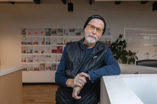 Marta Guerrero photo
                                Philippe Habeck a été l&rsquo;accompagnateur des six jeunes qui ont créé la pièce Un peu partout qui sera jouée au TCM du 15 au 25 janvier 2025.