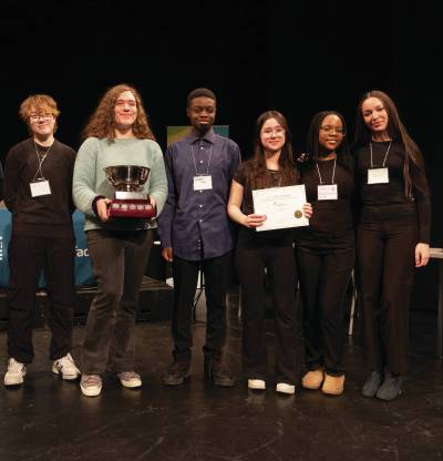 André Boisjoli photo
                                L&rsquo;équipe gagnante du Collège Louis-Riel à la Coupe éthique. De gauche à droite: Noah Curtaz, Holly Nielsen, Excellent Kokolo, Amy Dikkema, Hope Barhabagwa, Thiziri Belhouli.