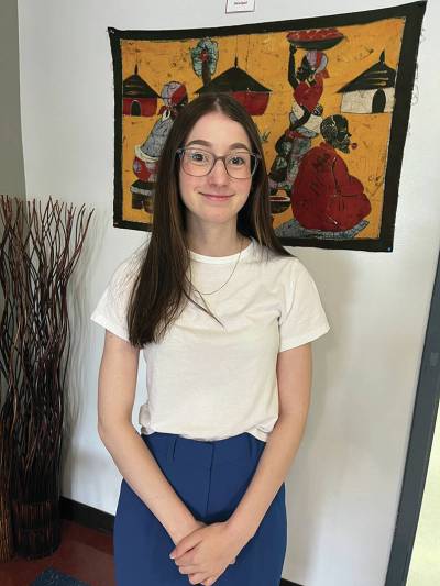 Camille Harper
                                Isabella Johnson travaille au museé.tr