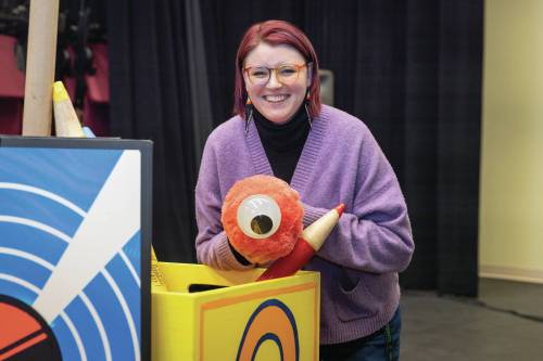 Marta Guerrero photo
                                Sarah Lamoureux, responsable de la régie, avec quelques accessoires utilisés dans la production