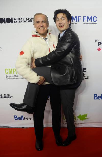 Patrick Doyle / The Canadian Press
                                Prime Minister Mark Carney and Heated Rivalry star Hudson Williams deliver a viral moment at gala celebrating Canada&rsquo;s film and television industry.