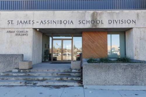 The St. James-Assiniboia School Division heard a presentation Tuesday from a concerned parent encouraging schools to do more to help struggling readers. (Mike Deal/Free Press files)