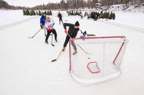 MIKE SUDOMA / FREE PRESS
                                A pop-up rink on the Assiniboine River in the Wolseley neighbourhood is now home to an annual shinny tournament between local musicians and their friends.