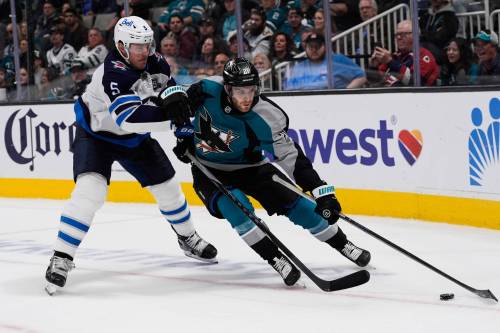 Godofredo A. Vásquez / THE ASSOCIATED PRESS
                                Winnipeg Jets defenceman Luke Schenn (left) said Tuesday, in the looming shadow of the NHL trade deadline, that he still has another playoff run in him.