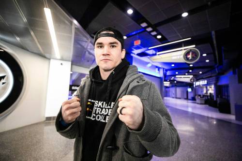 MIKAELA MACKENZIE / FREE PRESS
                                UFC fighter Mike Malott is set to fight Gilbert Burns in the headlining bout April 18 at Canada Life Centre &mdash; the same building his brother, Jeff Malott, spent time in playing for the Manitoba Moose and made his Winnipeg Jets debut in.
